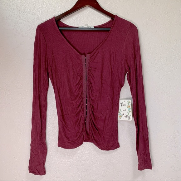 NEW Vine And Valley Long Sleeve Maroon Top Hook and Eye Ribbed Large L - Picture 1 of 11